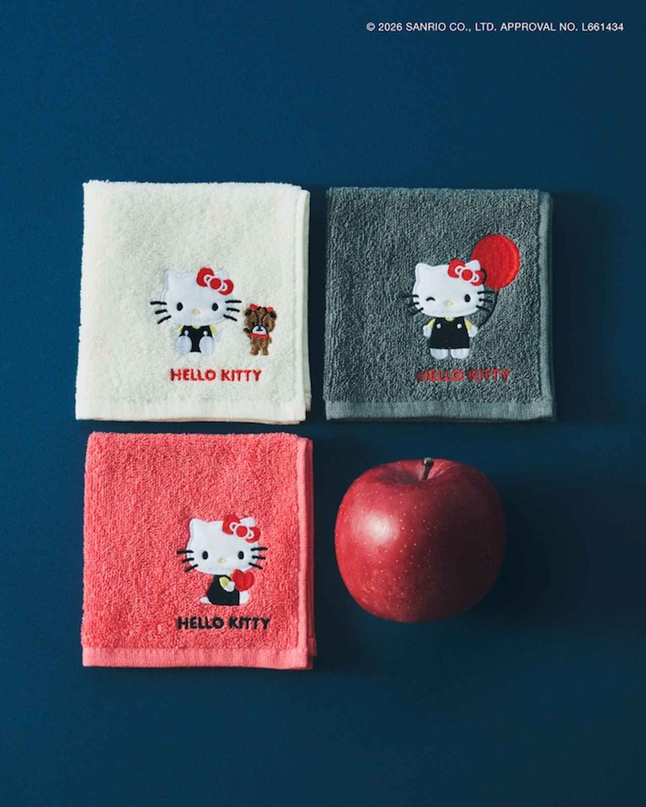 画像: タオルハンカチ（レッド/オフ/ブラック）各￥1,320