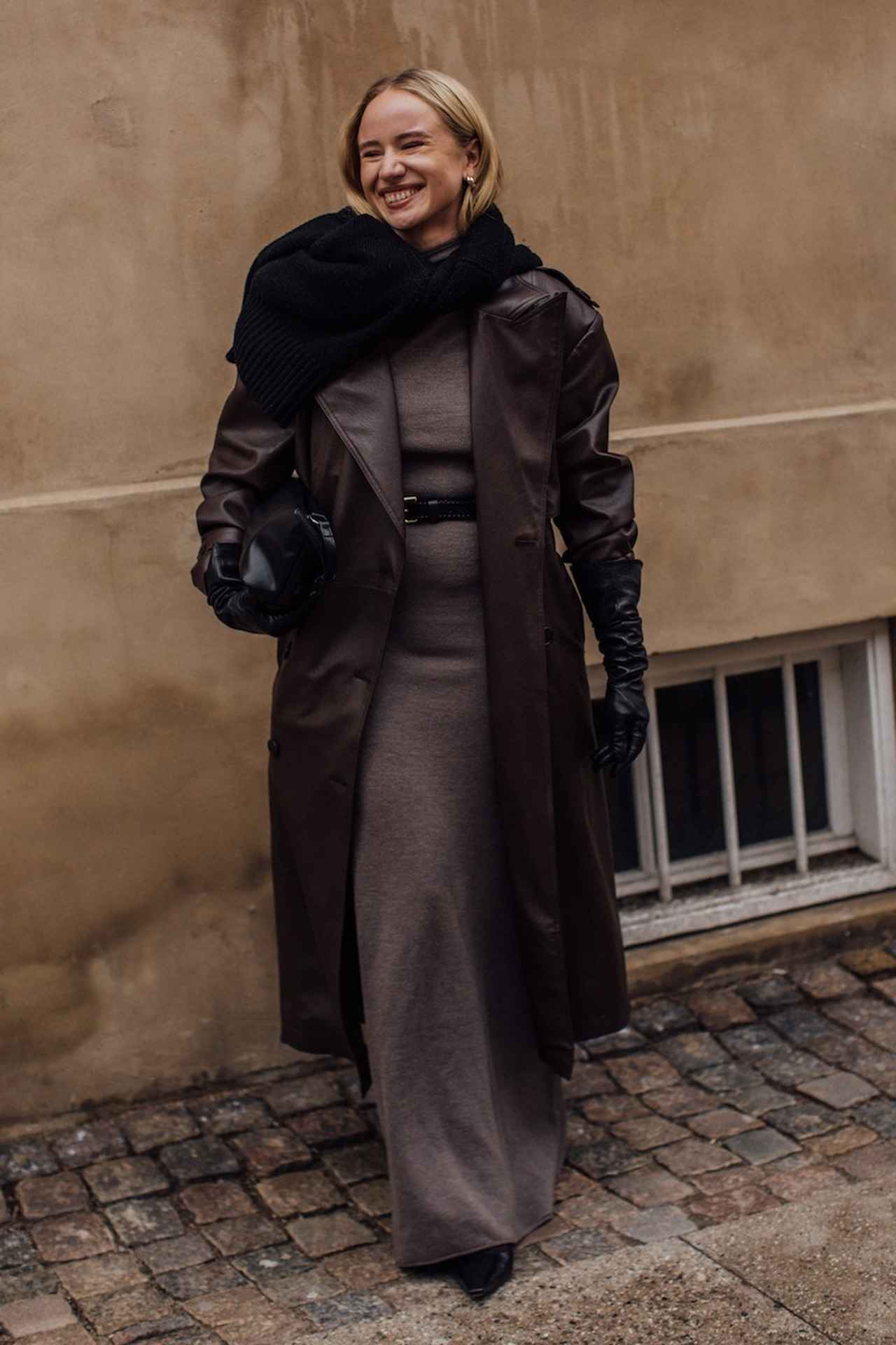 画像: ソリッドなコートを寒々しくさせない