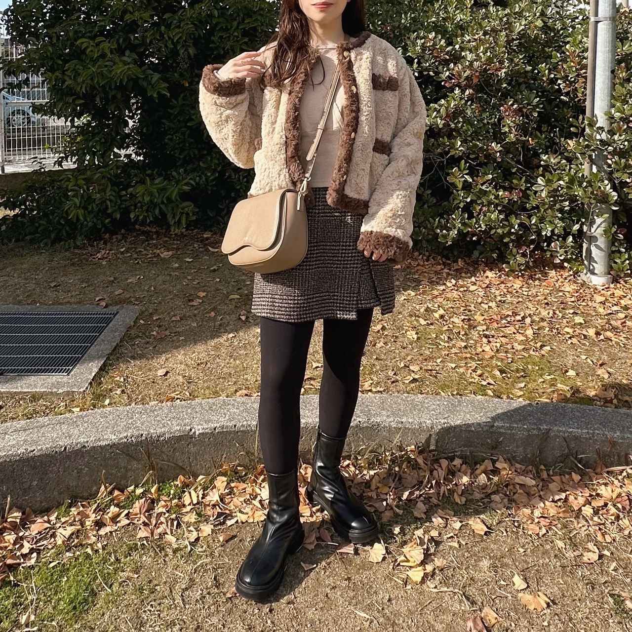 画像: ミニ丈ボトムスでつくる軽やかなバランス