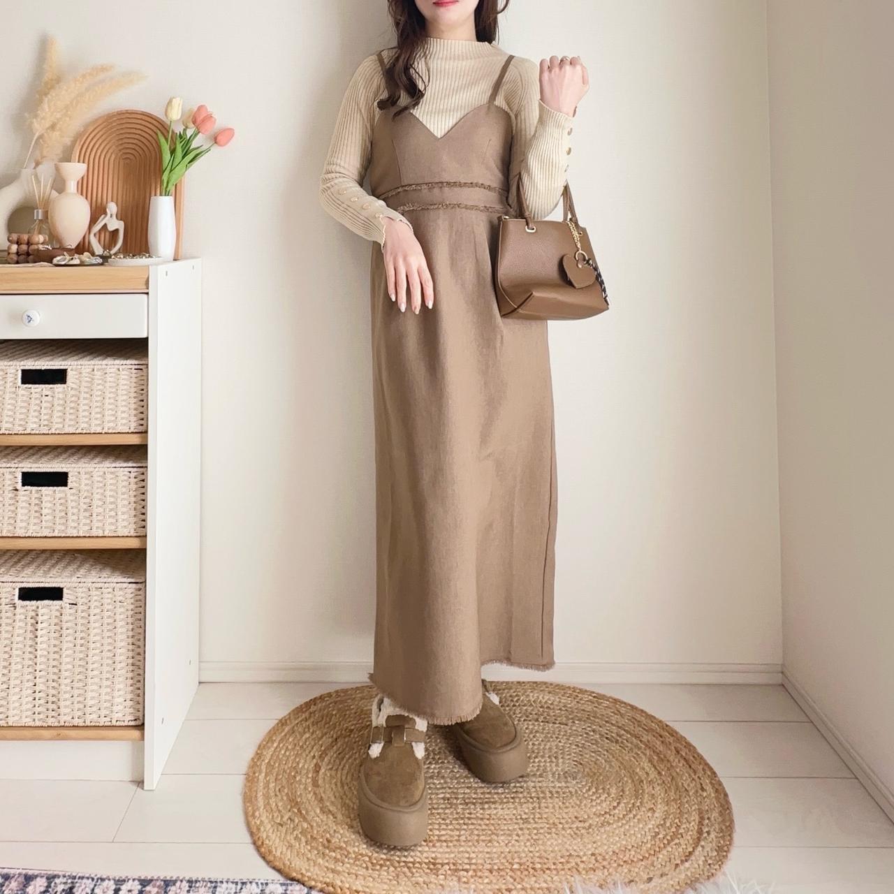 画像: キャミワンピース合わせで上品な印象に