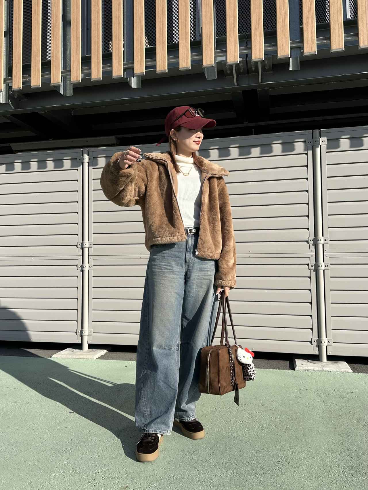 画像: 白ニットコーデ