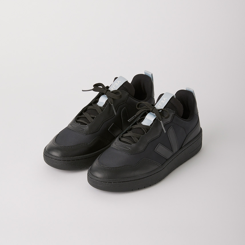 画像: ブラック ¥34,650/CFCL×VEJA ©CFCL Inc. 出典:www.veja-store.com