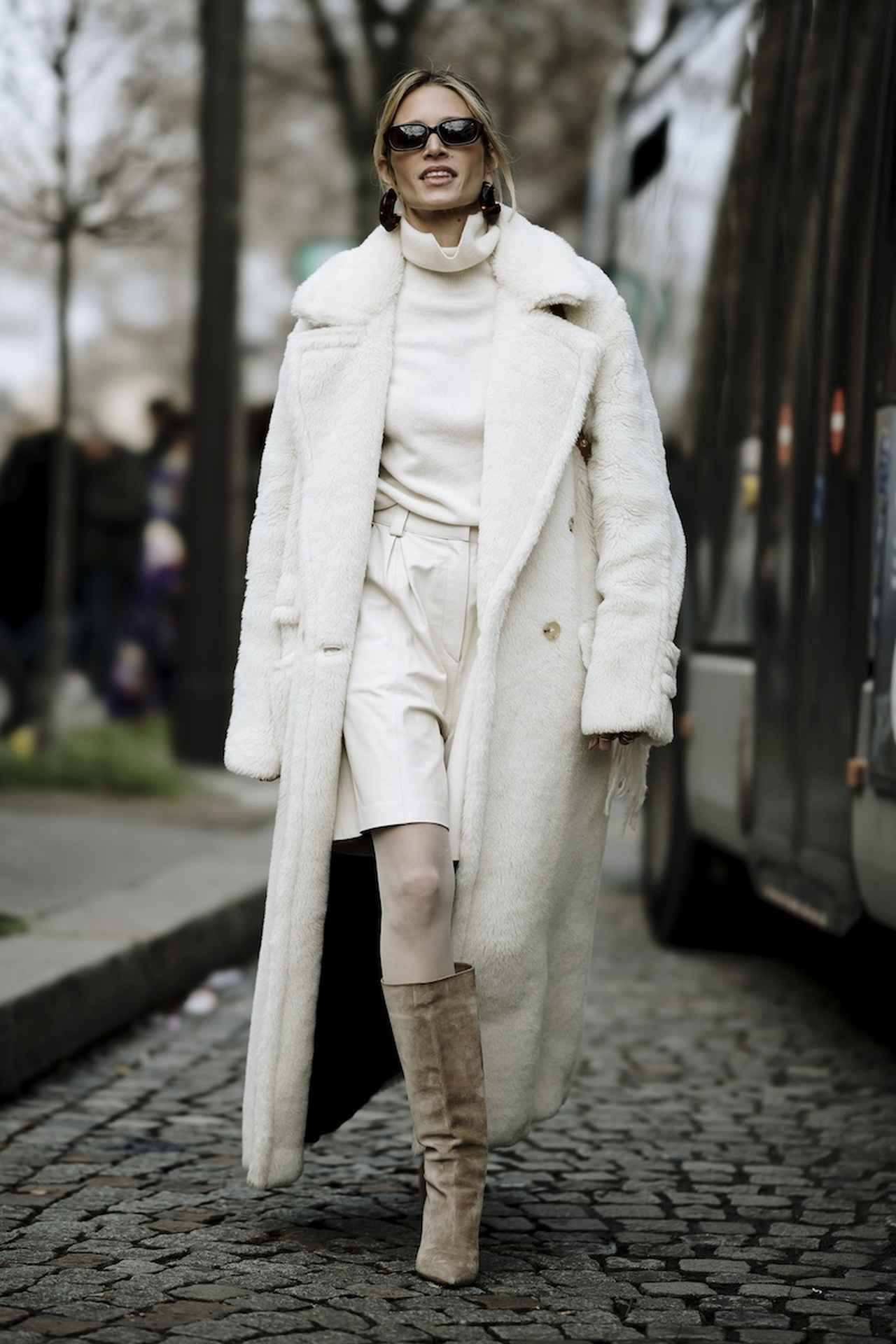 画像: 重さを軽やかにほどく、冬のホワイト