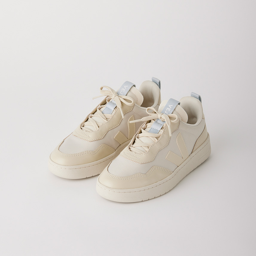 画像: ナチュラル ¥34,650/CFCL×VEJA ©CFCL Inc. 出典:www.veja-store.com