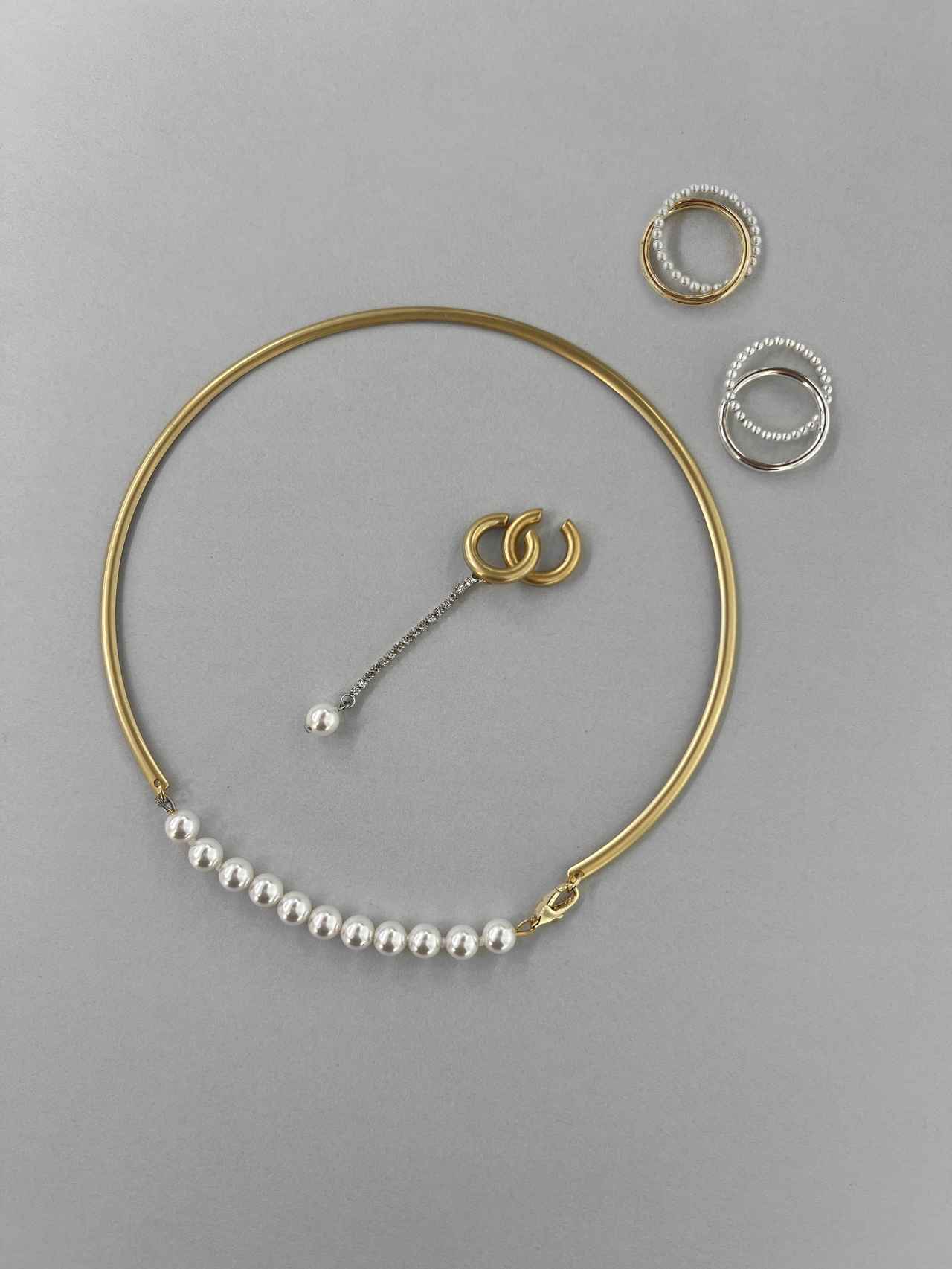 画像: ネックレス￥11,550（税込）　リング 各￥14,300（税込）　イヤカフ￥9,350（税込）