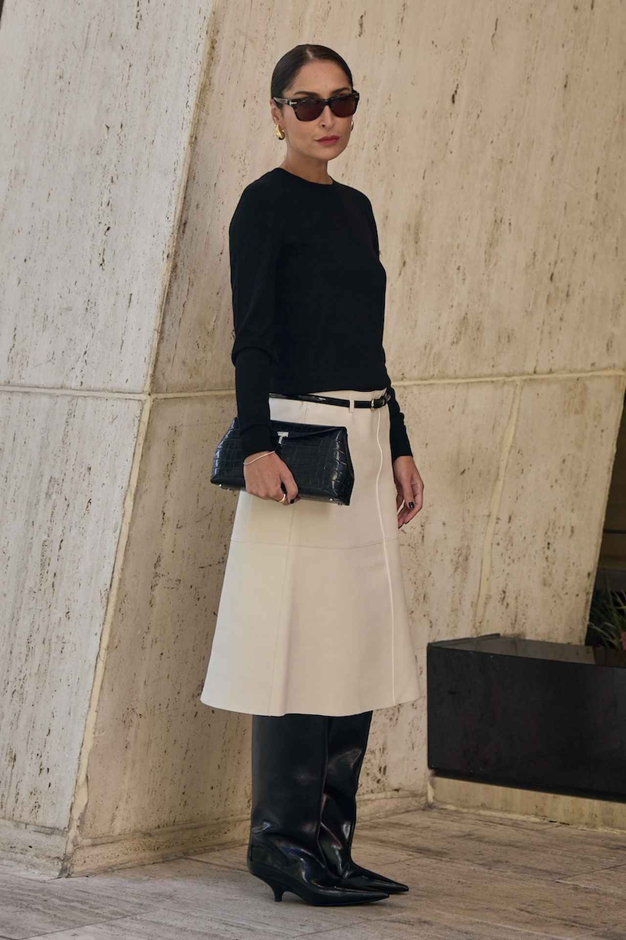 画像: 重厚感を味方につけてモノトーンを成功させる