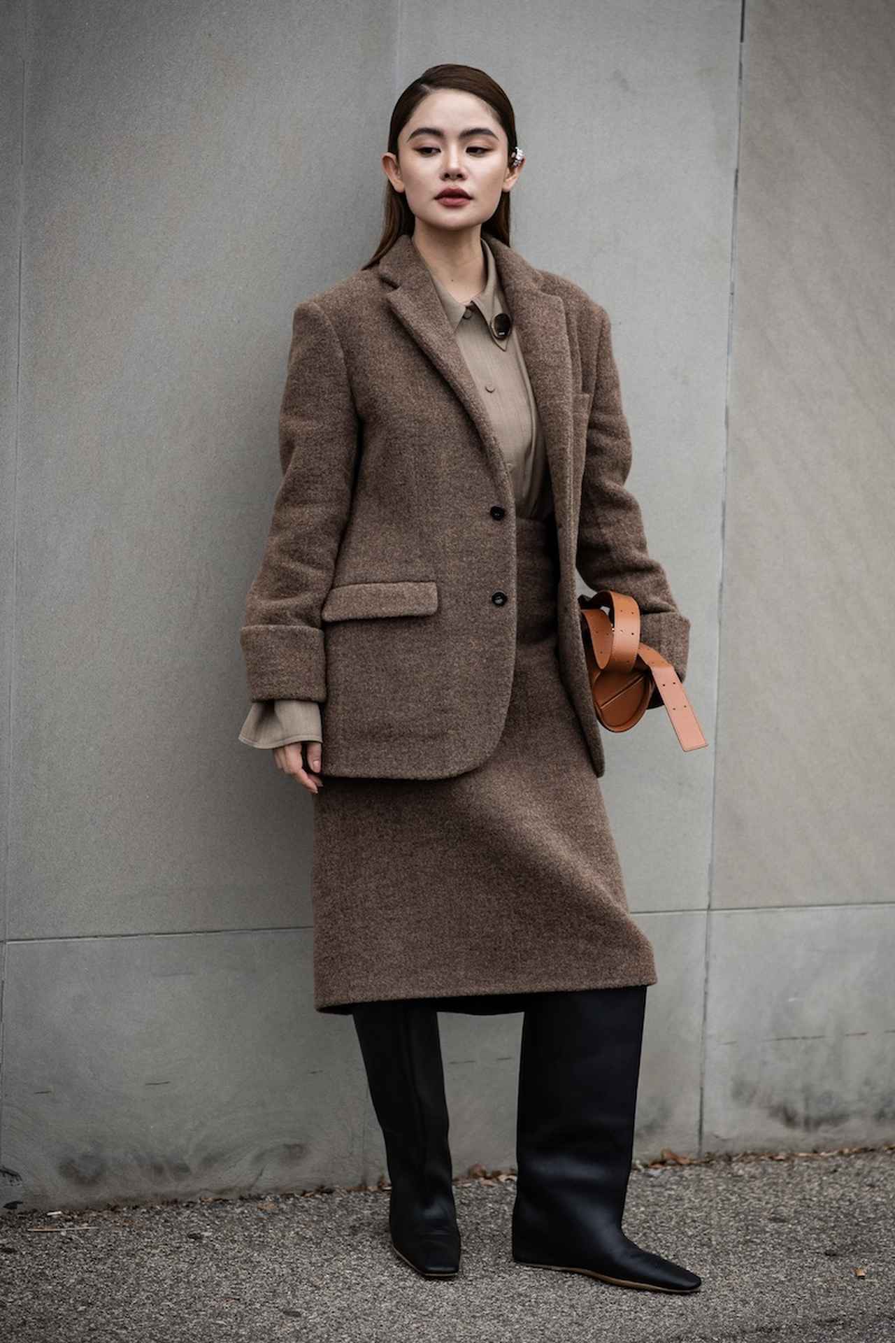 画像: 意外性のあるシューズを合わせ装いを更新