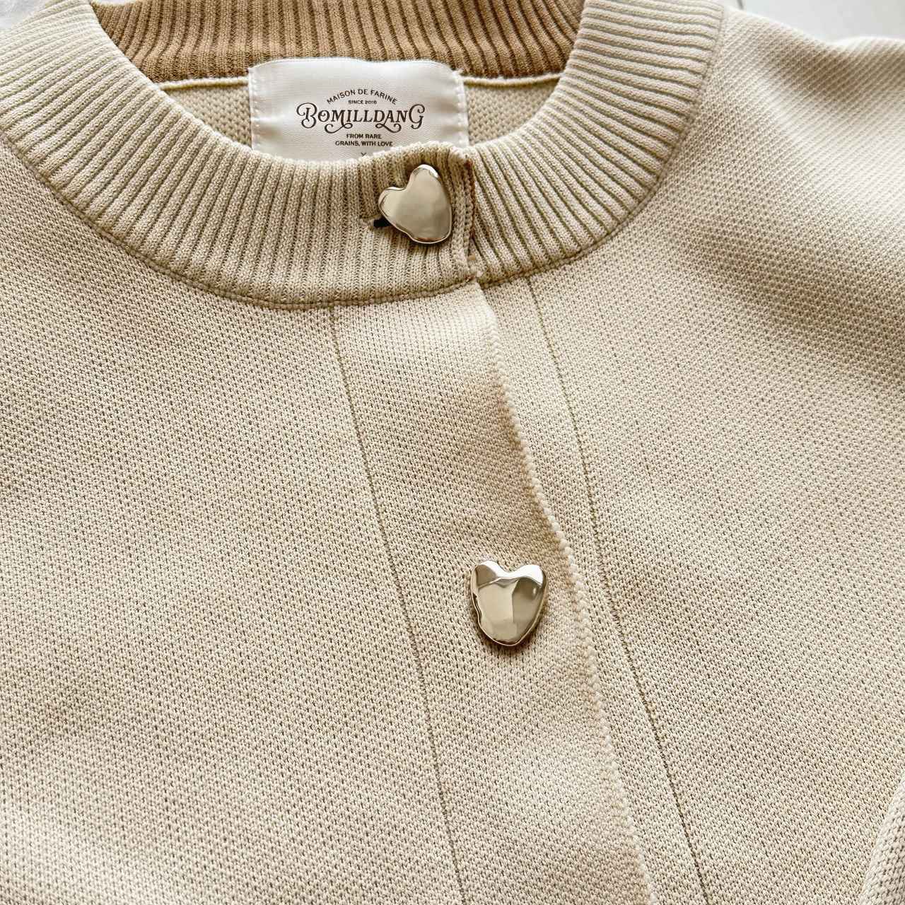 画像: ハートボタンがさりげないアクセント