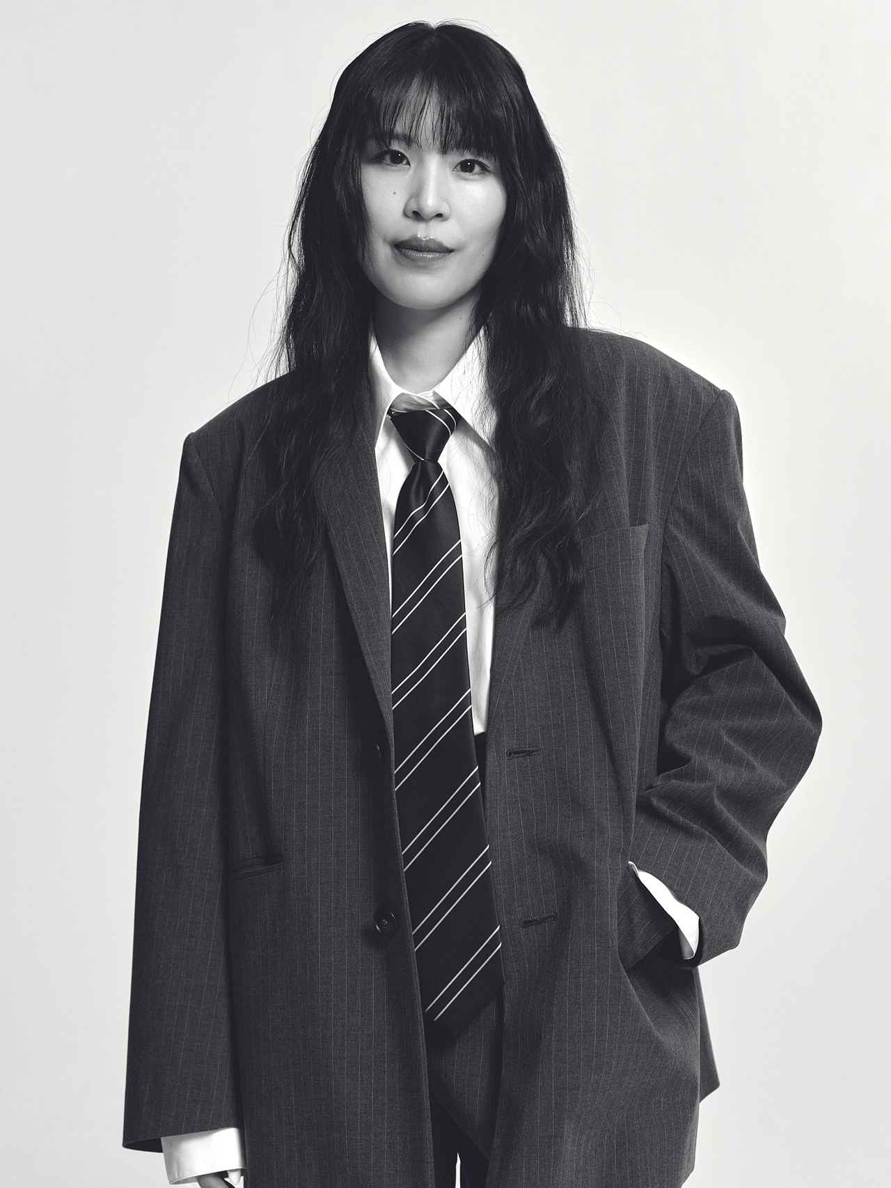 画像: 中村璃乃(スタイリスト/ERブランドディレクター)2014年文化服装学院卒業後、スタイリスト山脇道子氏に師事。2019年スタイリストとしてデビュー。女性ファッション誌を中心に写真集や広告などで活躍中。モデルのemmaと共にアパレルブランド・ERのディレクターを務める。