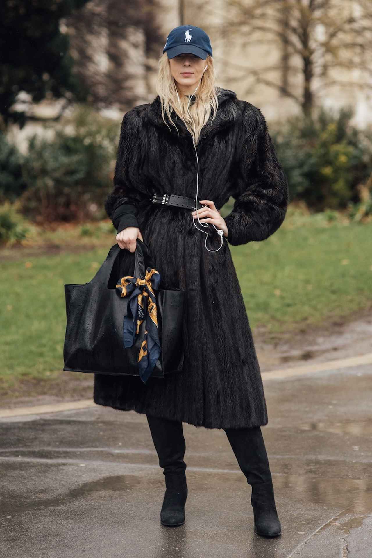 画像: バッグにあしらい動きをつけて