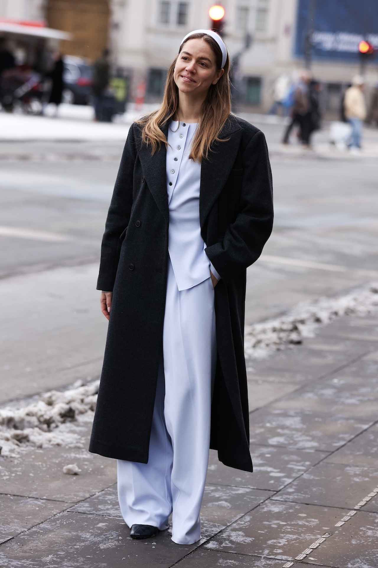 画像: 季節のはざまに立つアイスブルーをセレクト