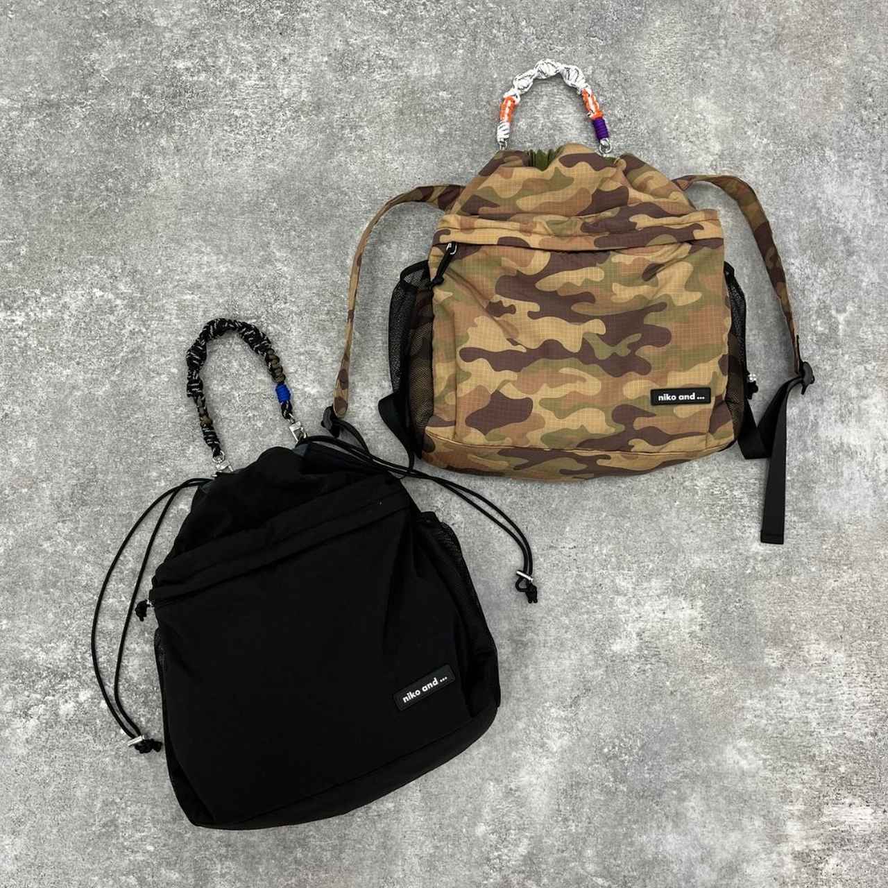 画像: 編みハンドルナップサック（ブラック/カモフラ）各￥5,990 出典：ニコアンド