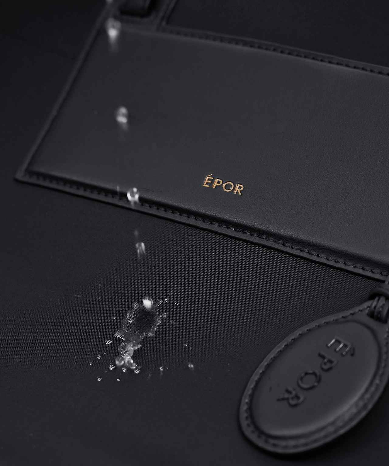 画像: 雨の日も安心！タフな撥水加工で普段使いも心強い！