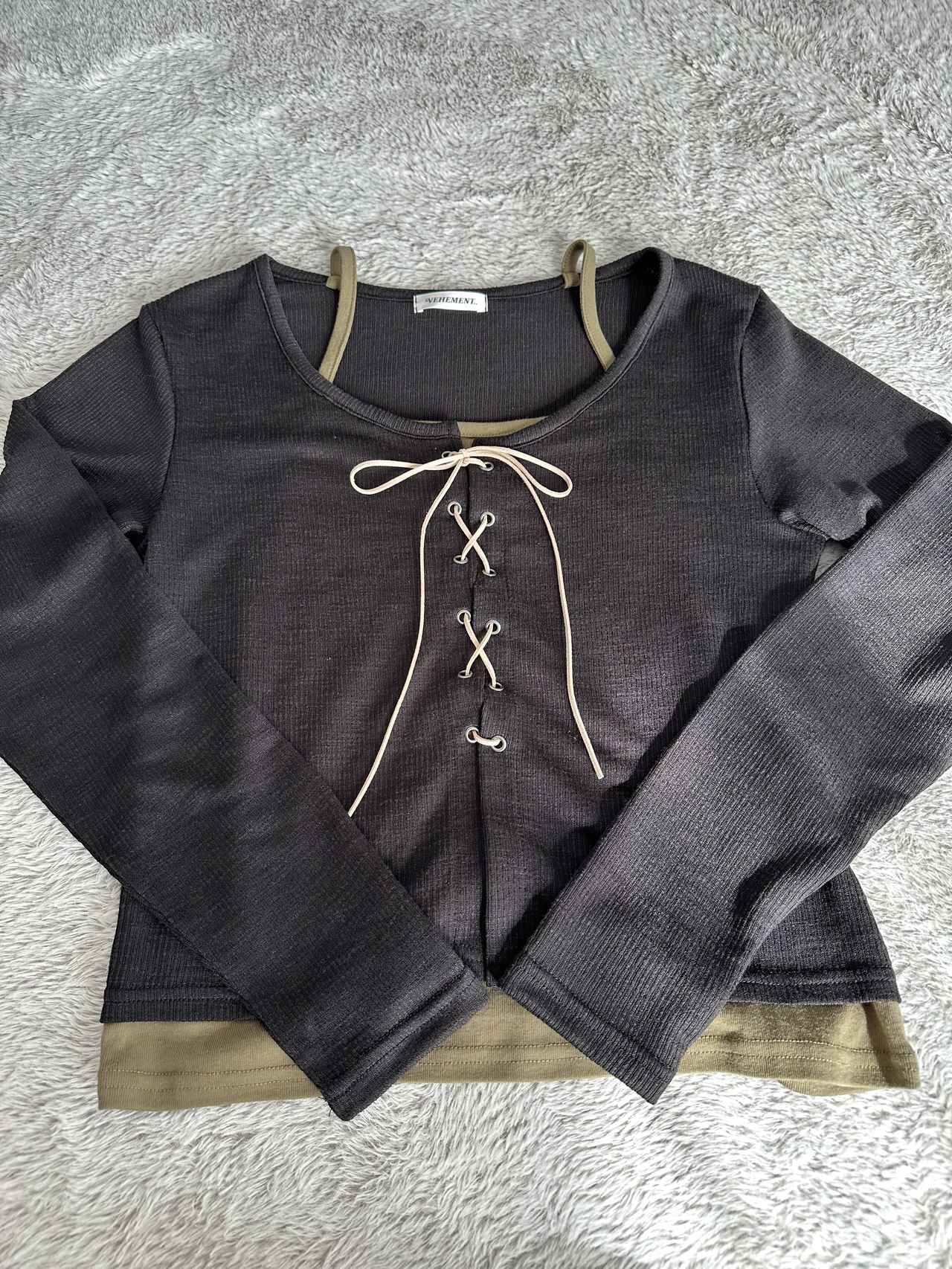 画像: レイヤード風トップス