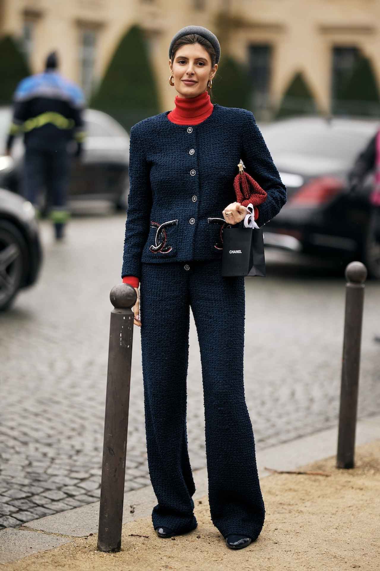 画像: エレガントなネイビーに大胆な赤を差す