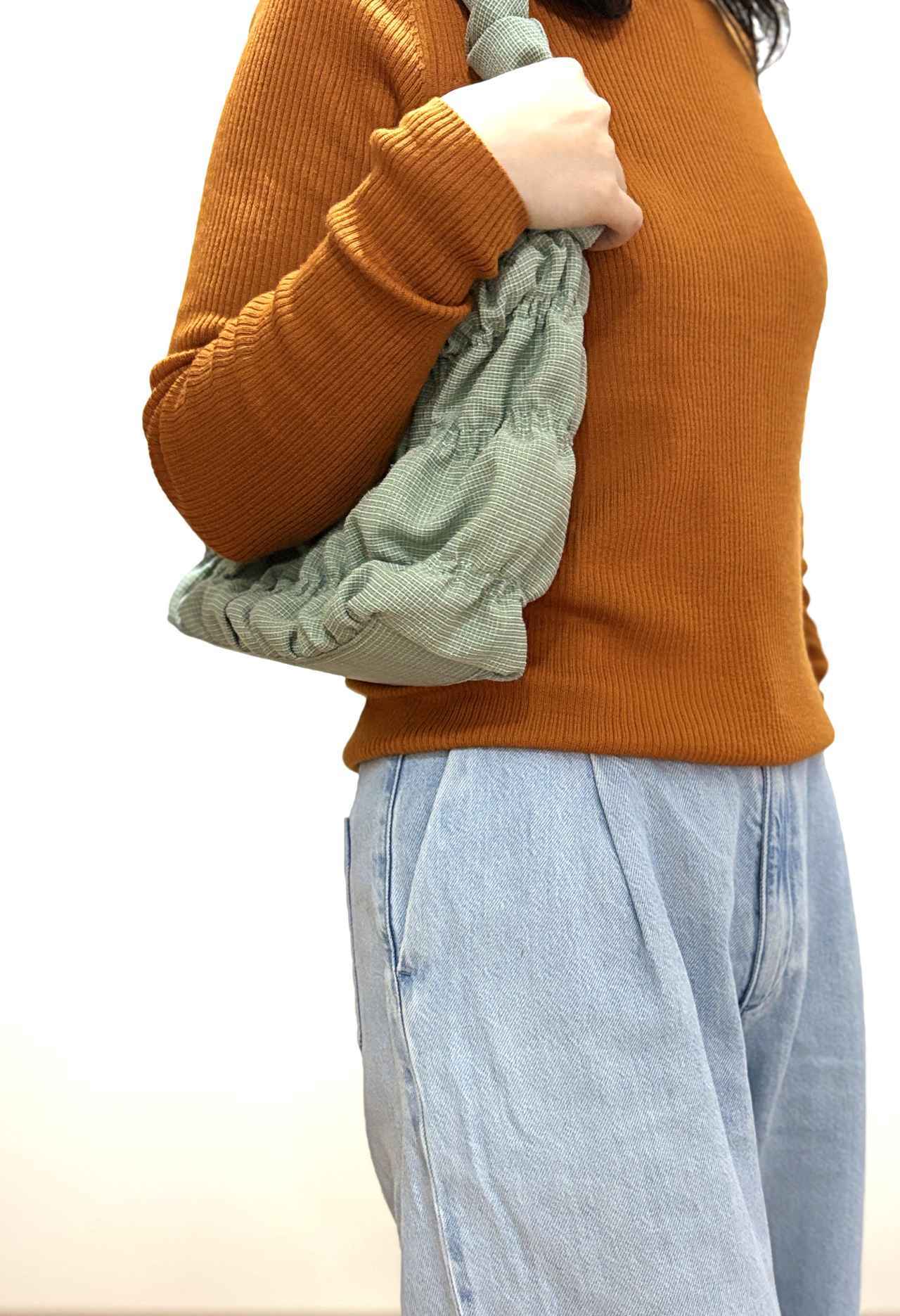 画像: オレンジリブトップス ✕ 春感デニム