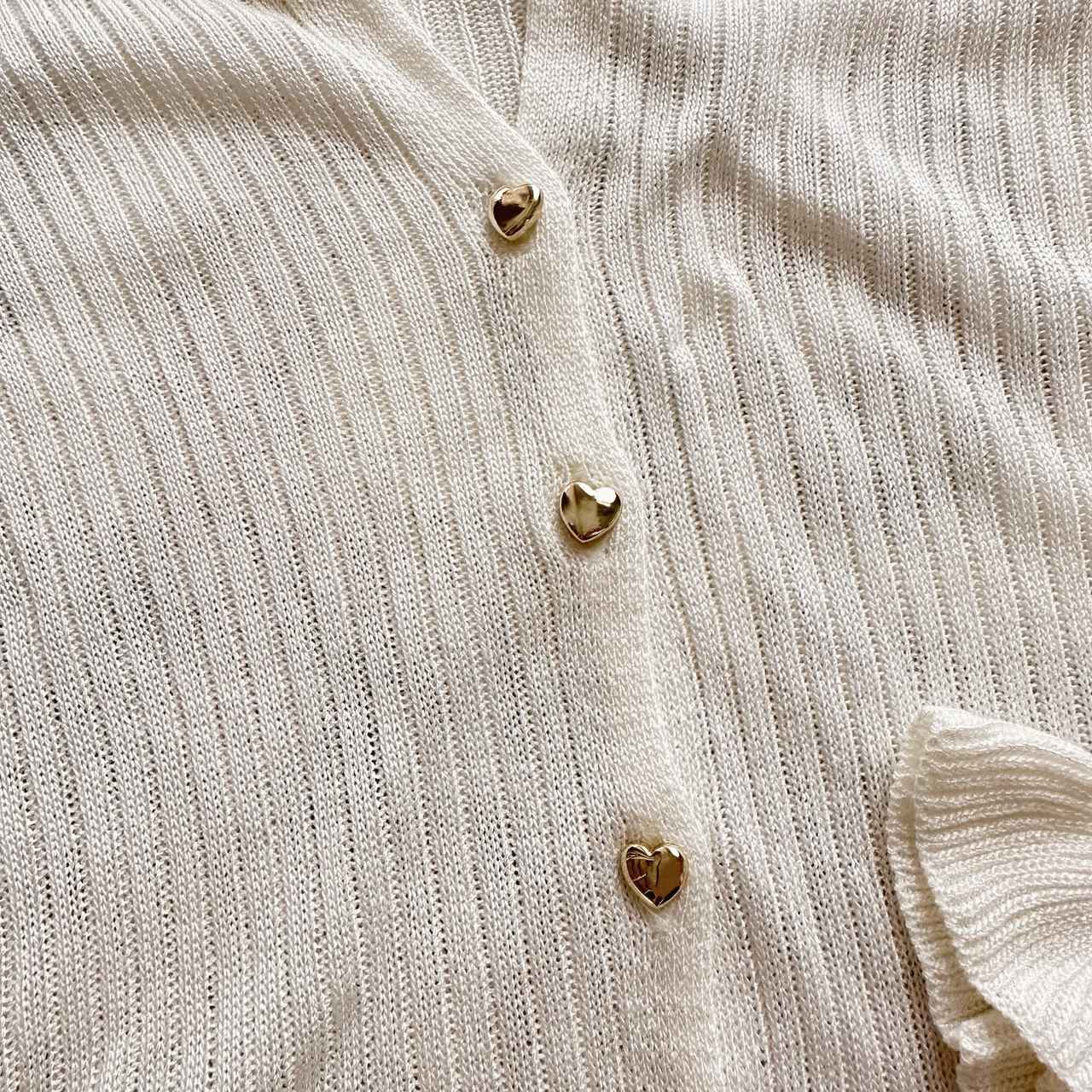 画像: ハートボタンがきゅんとするアクセントに