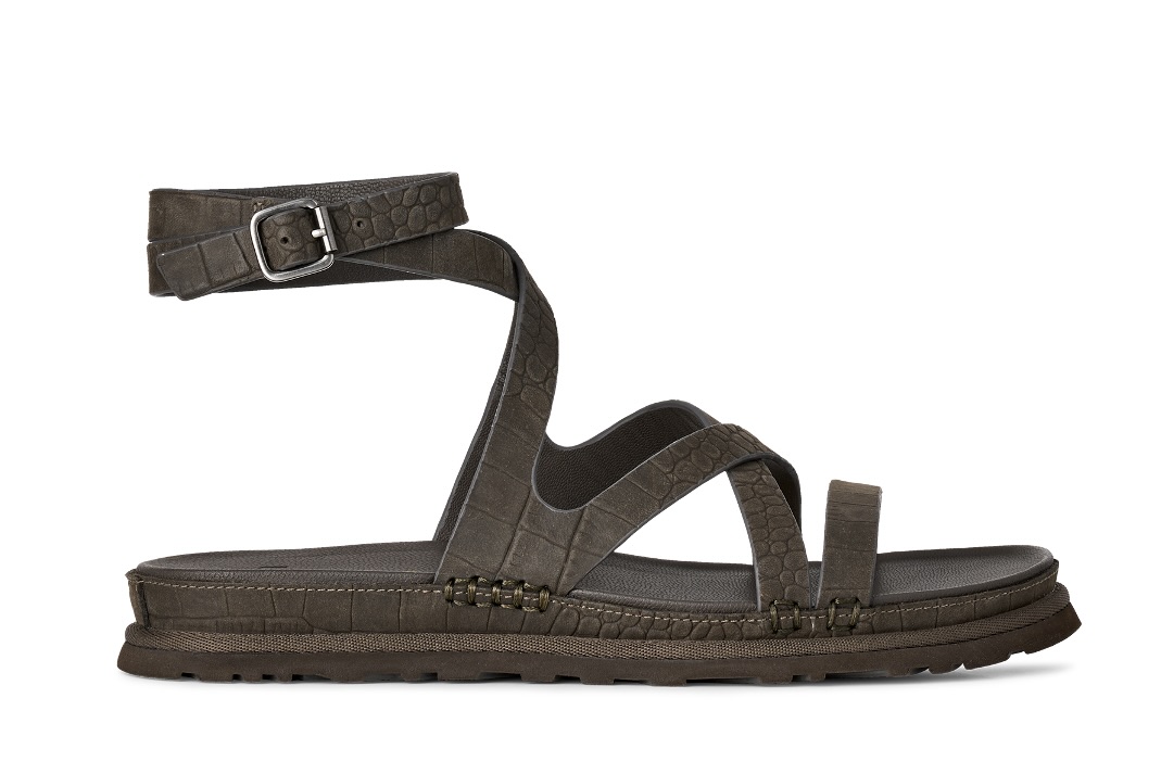 画像: GoldenGaze Embossed Ankle Wrap（デンス スモーク）¥24,200 ◾️サイズ展開：22〜26cm　◾️2カラー展開 出典：アグ®