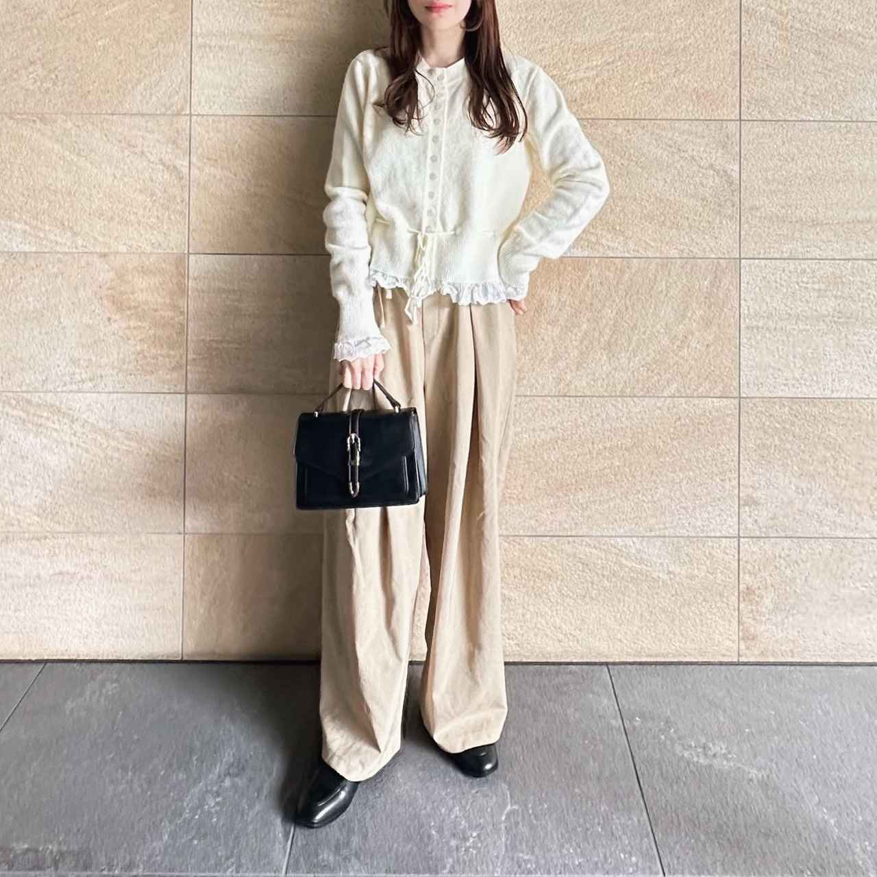 画像: タックパンツで大人っぽく