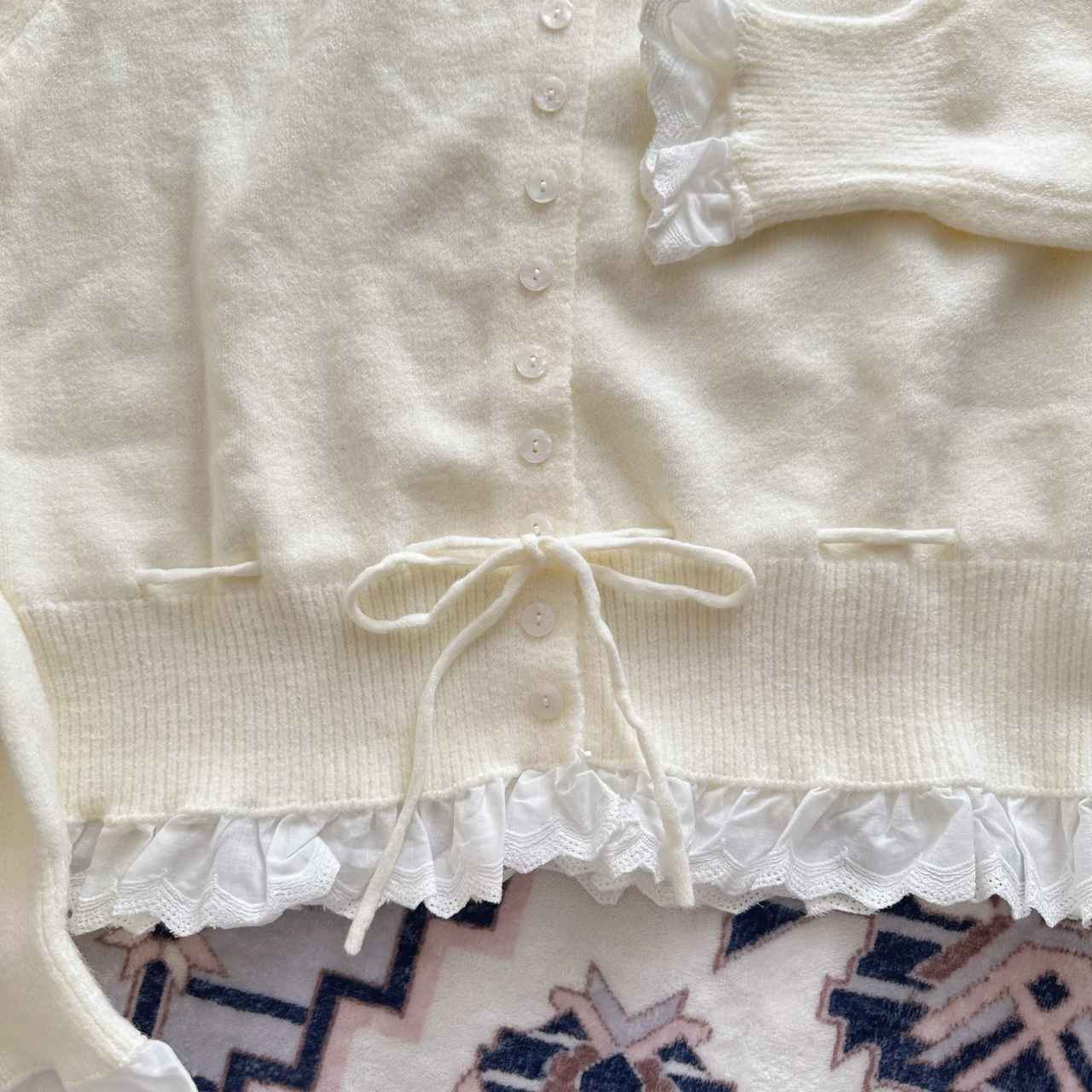 画像: ウエストは紐付きでシルエット調整も可能