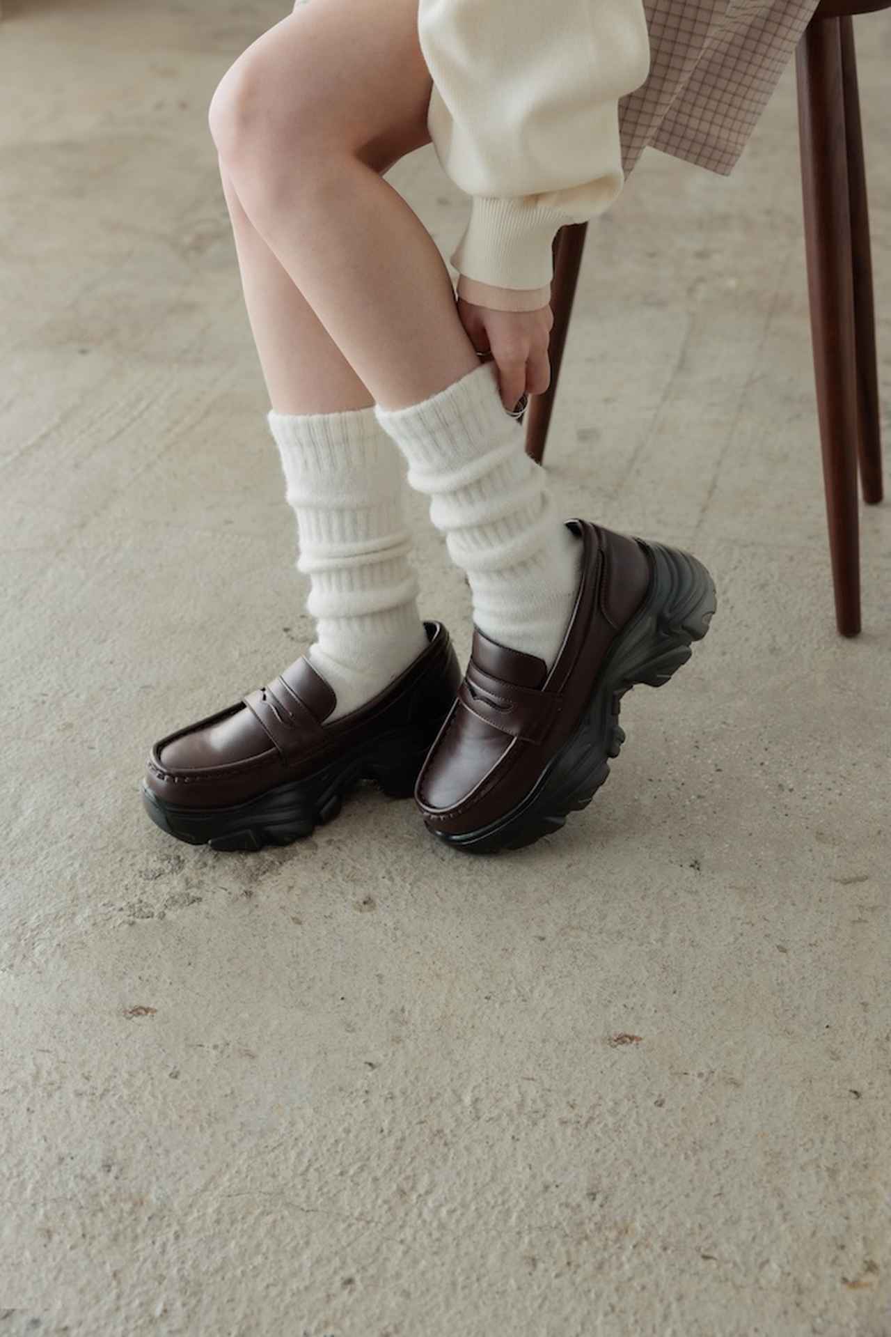 画像: ボリュームローファー（ブラウン）¥6,600（ローリーズファーム） 出典：ローリーズファーム