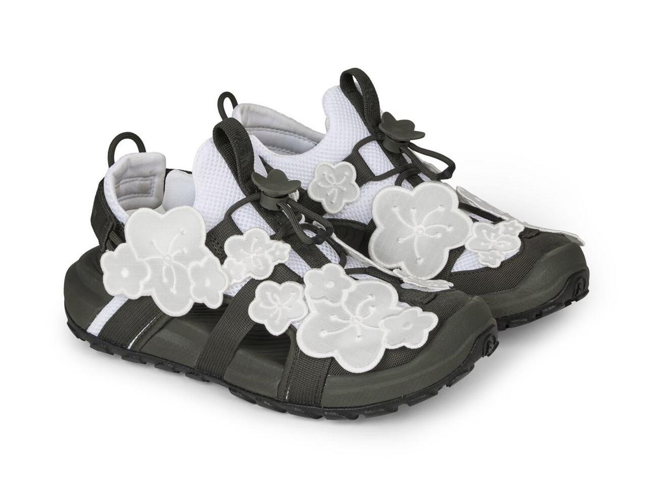 画像: 「TNF × Cecilie Bahnsen Shandals」¥46,860 出典:The North Face Cecilie Bahnsen 特設サイト