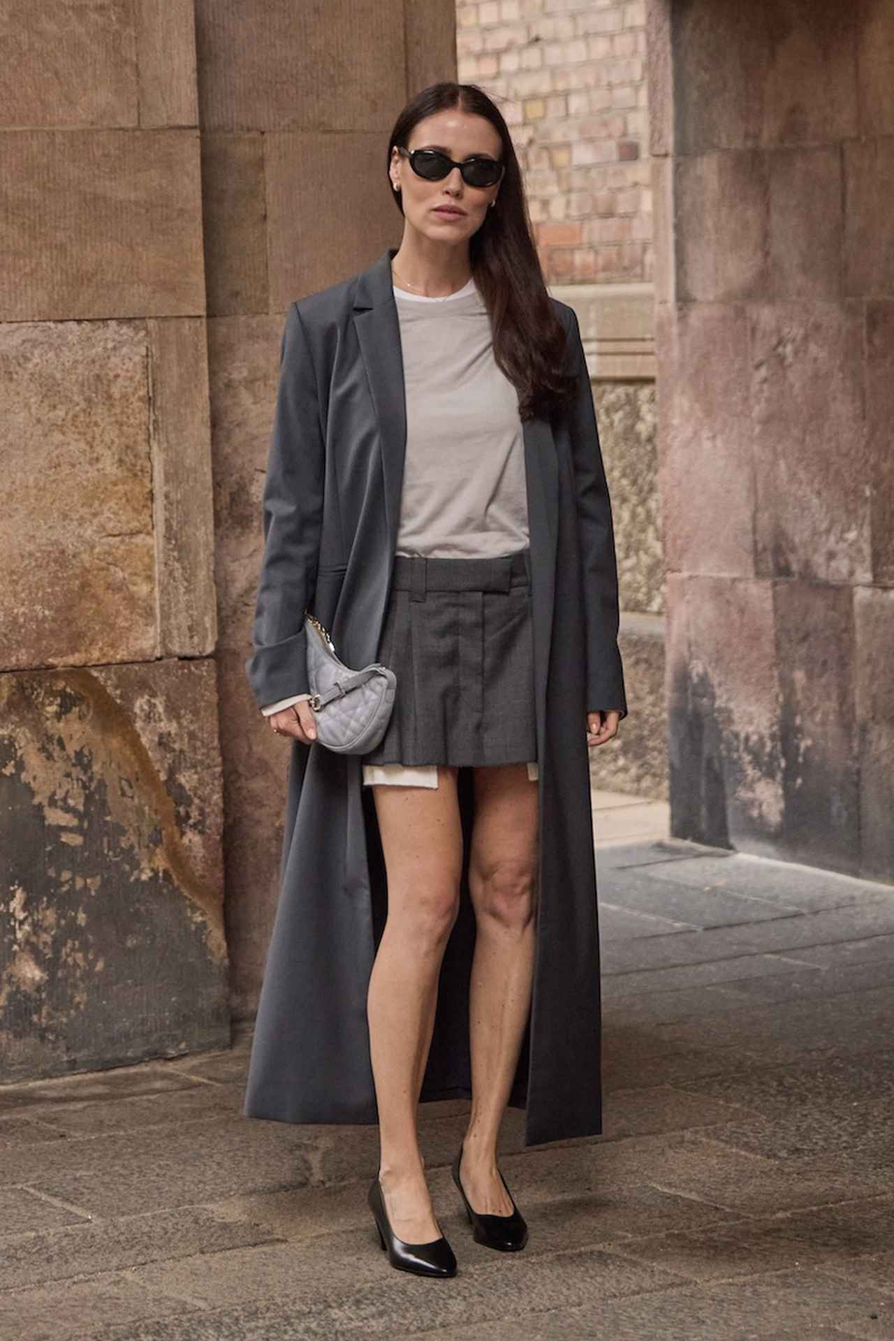 画像: ロングアウターでカバーすれば照れずに穿ける