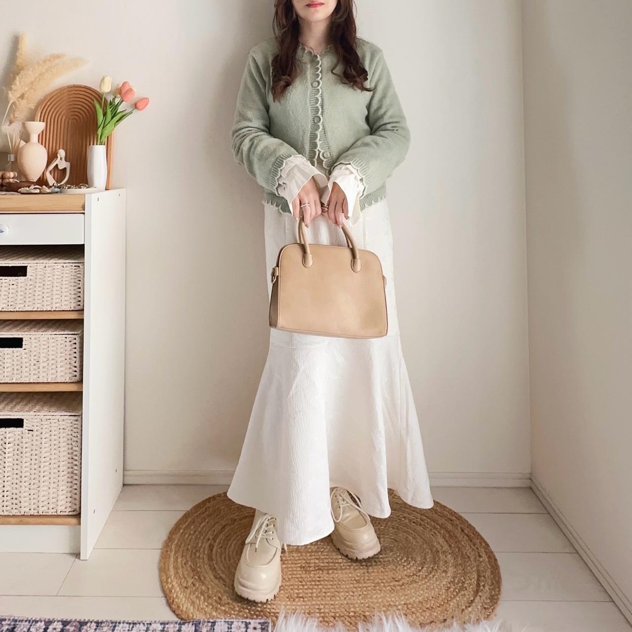 画像: ボタンを留めてプルオーバー風にアレンジ