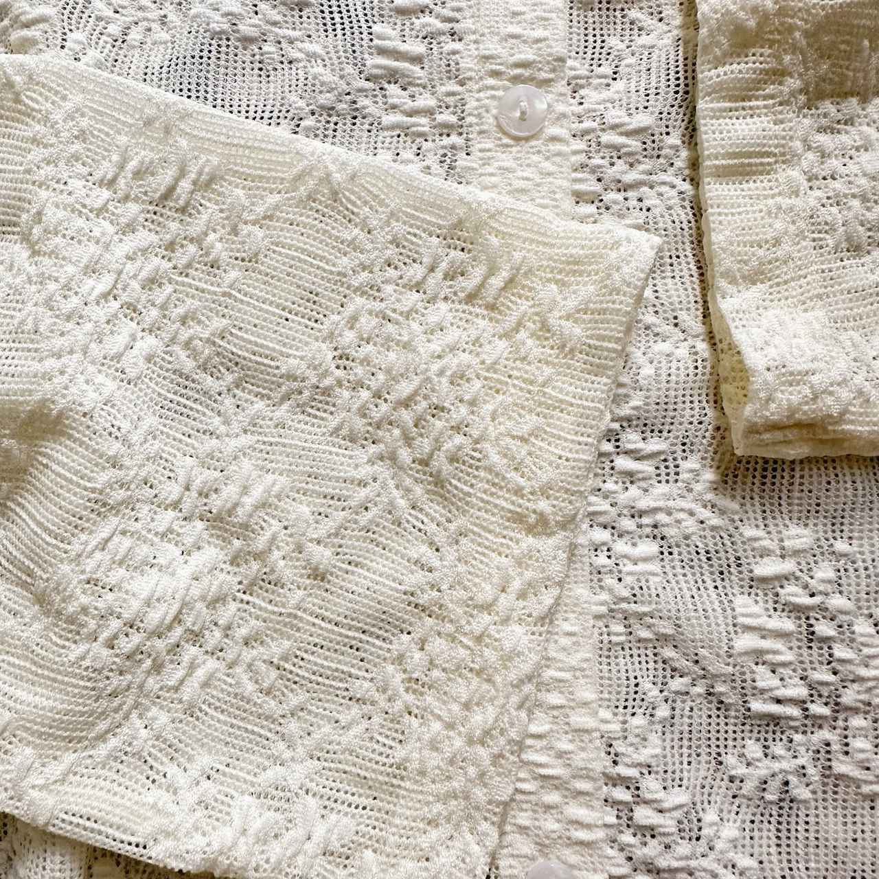 画像: 繊細なレースで上品な雰囲気に