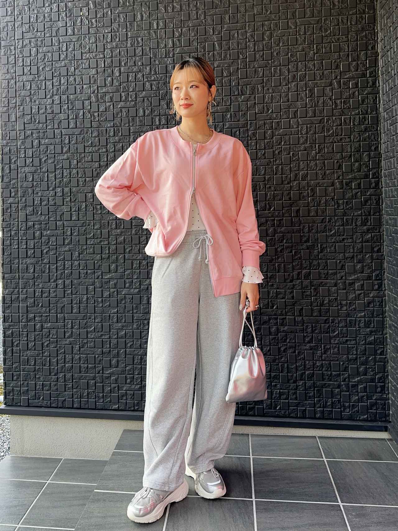 画像: カーデ着画