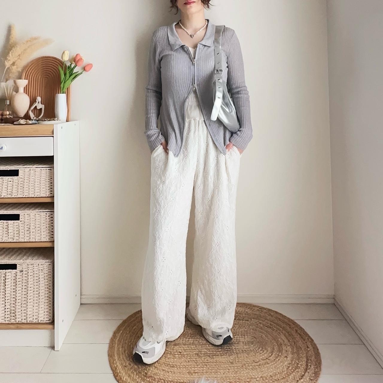 画像: すっきり見えるストレートシルエット