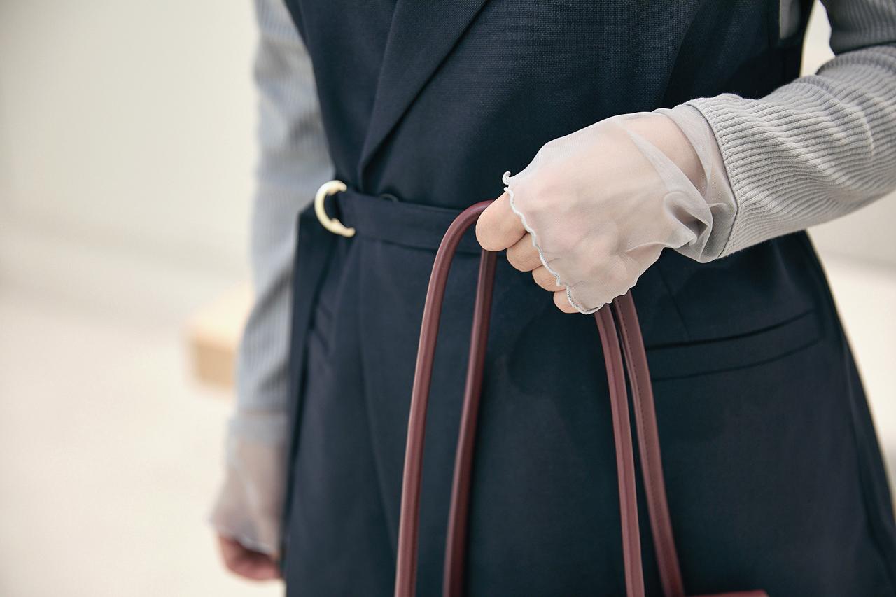 画像2: 定番の紺セットアップを、バンダナでおしゃれに格上げ