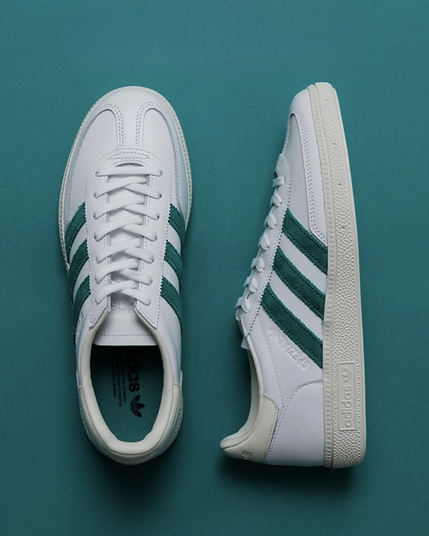 画像: 『別注』adidas×URBAN RESEARCH DOORS HANDBALL SPEZIAL（ホワイト/グリーン）¥16,500（アーバンリサーチ ドアーズ） 出典：アーバンリサーチ