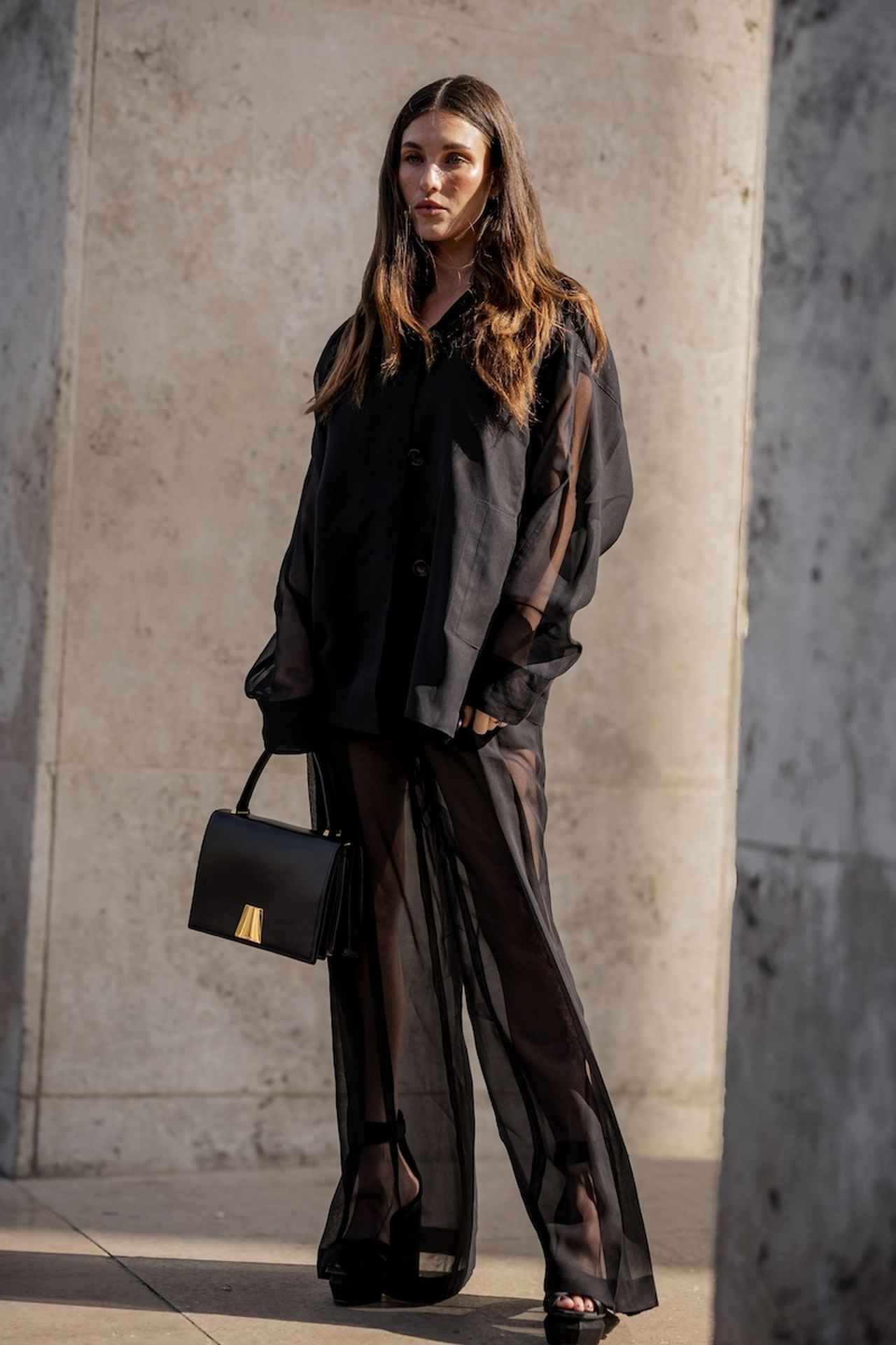 画像: 透け感が軽やかさの鍵になる