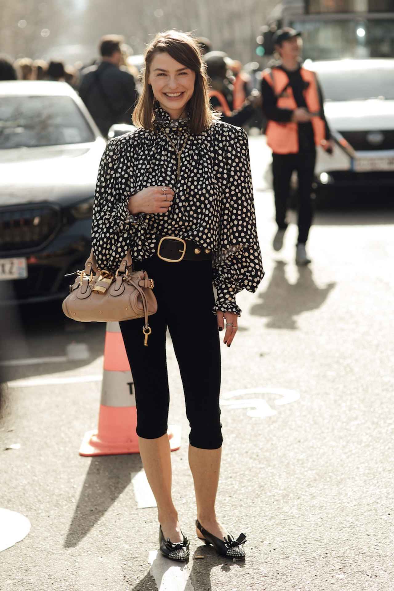 画像: ドット柄を迎えて華やぐ