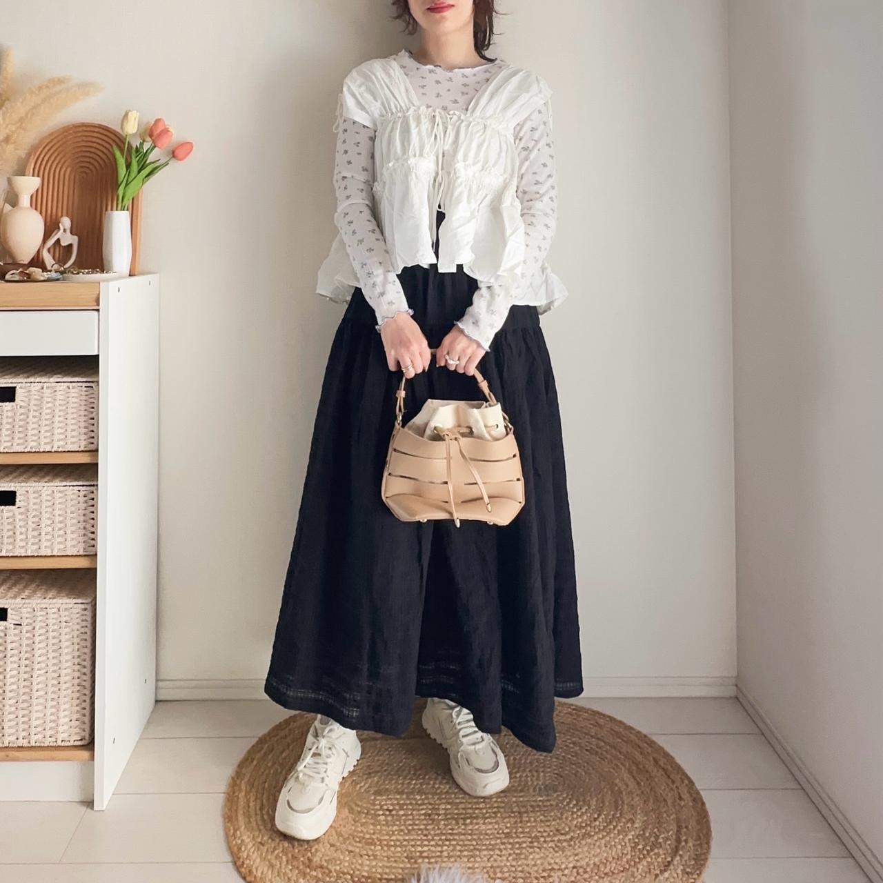 画像: レイヤードで楽しむ、柔らかシルエットコーデ