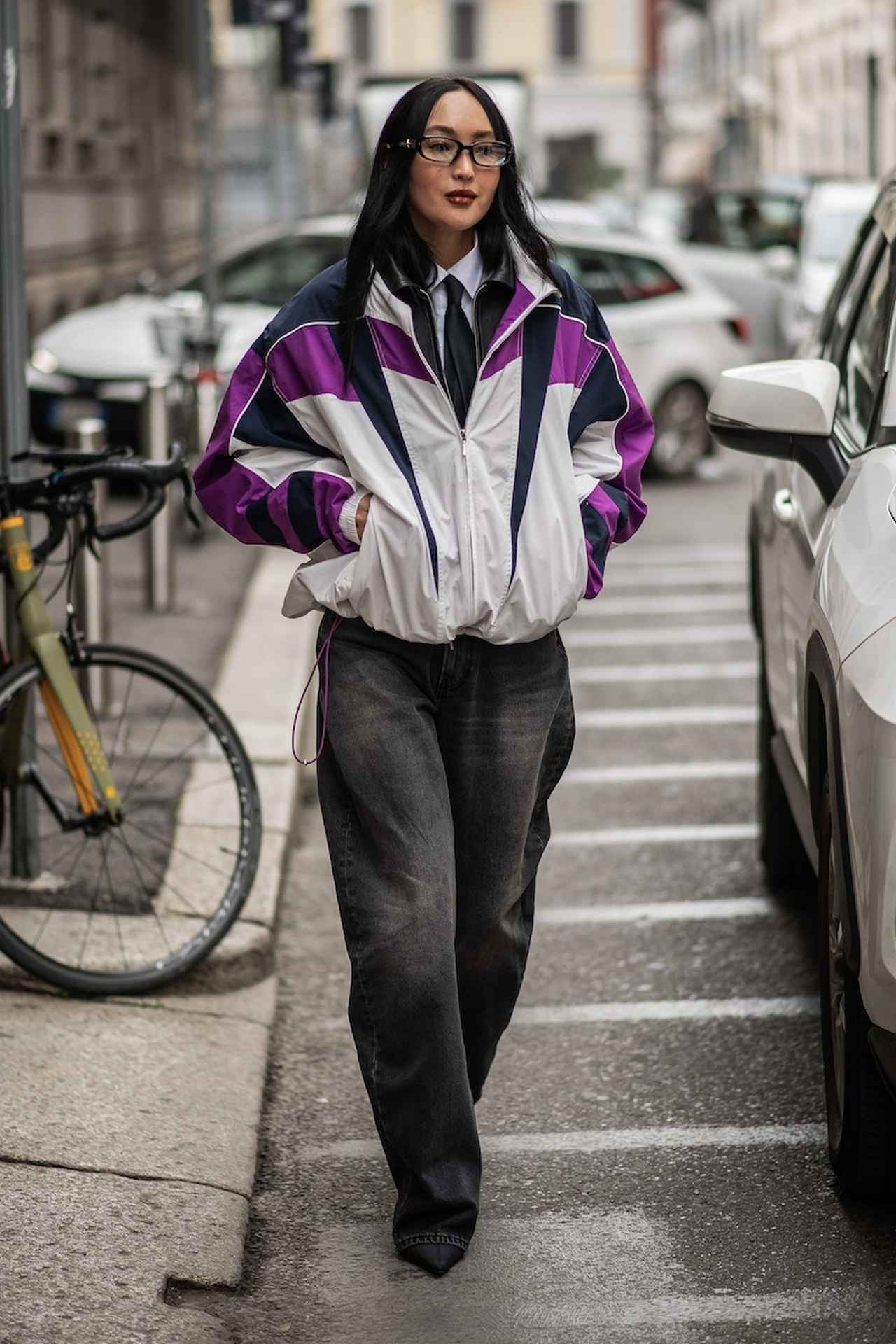 画像: 意外性のあるスポーティブルゾンを重ねる