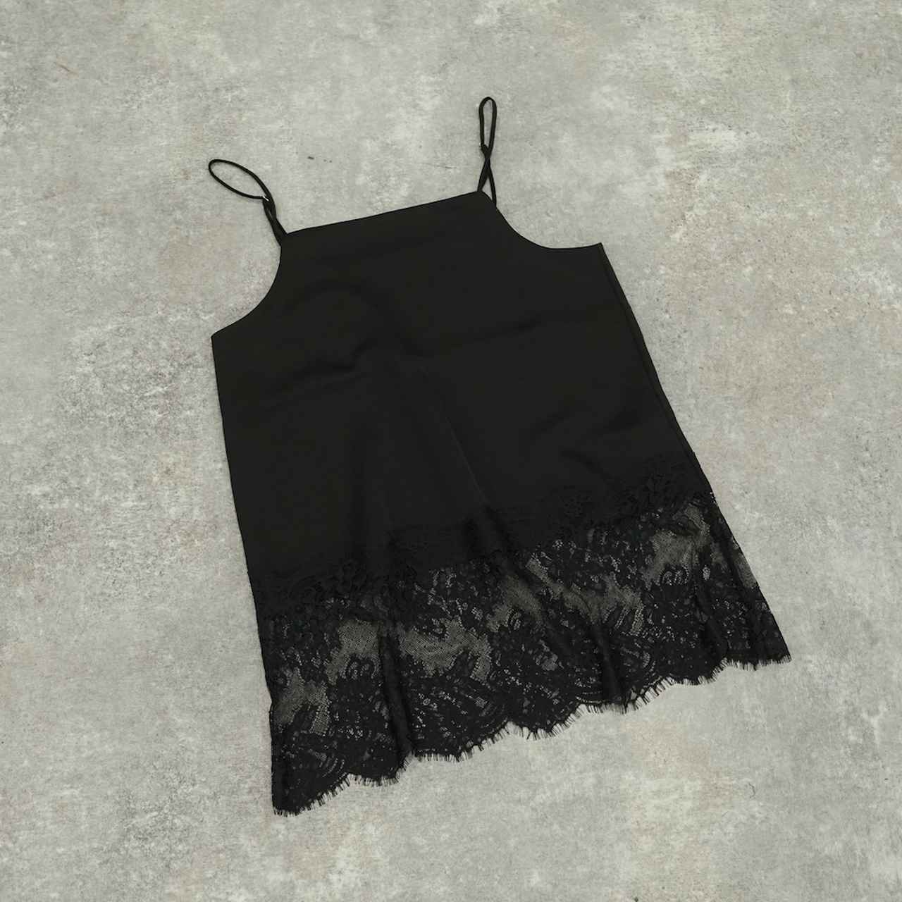 画像: サテンレースキャミ/642681（ブラック）¥3,490（グローバルワーク） 出典：グローバルワーク