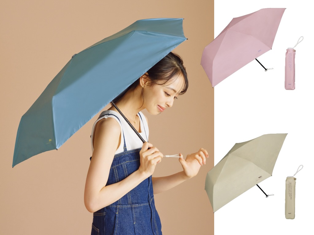 画像: エアライトUVパラソル 遮光軽量ソリッドミニ（ブルーグレー、ピンク、ベージュ）各¥3,630 ◾️遮光率100%　◾️UVカット率99.9%　◾️UPF50+　◾️遮熱効果　◾️晴雨兼用 出典：ダブリュピーシー