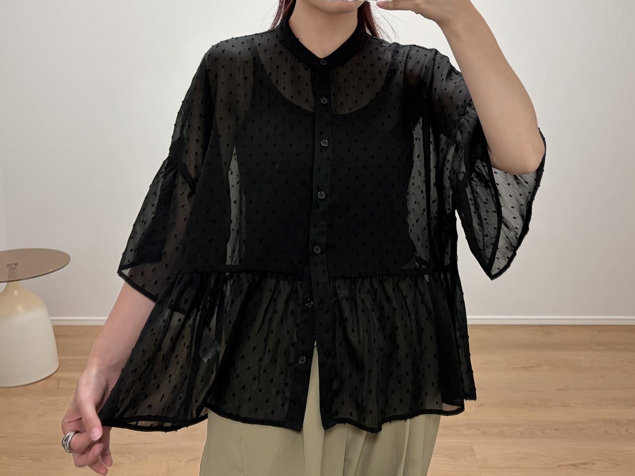 画像: 上品な透け感とトレンド感のあるドット柄♡
