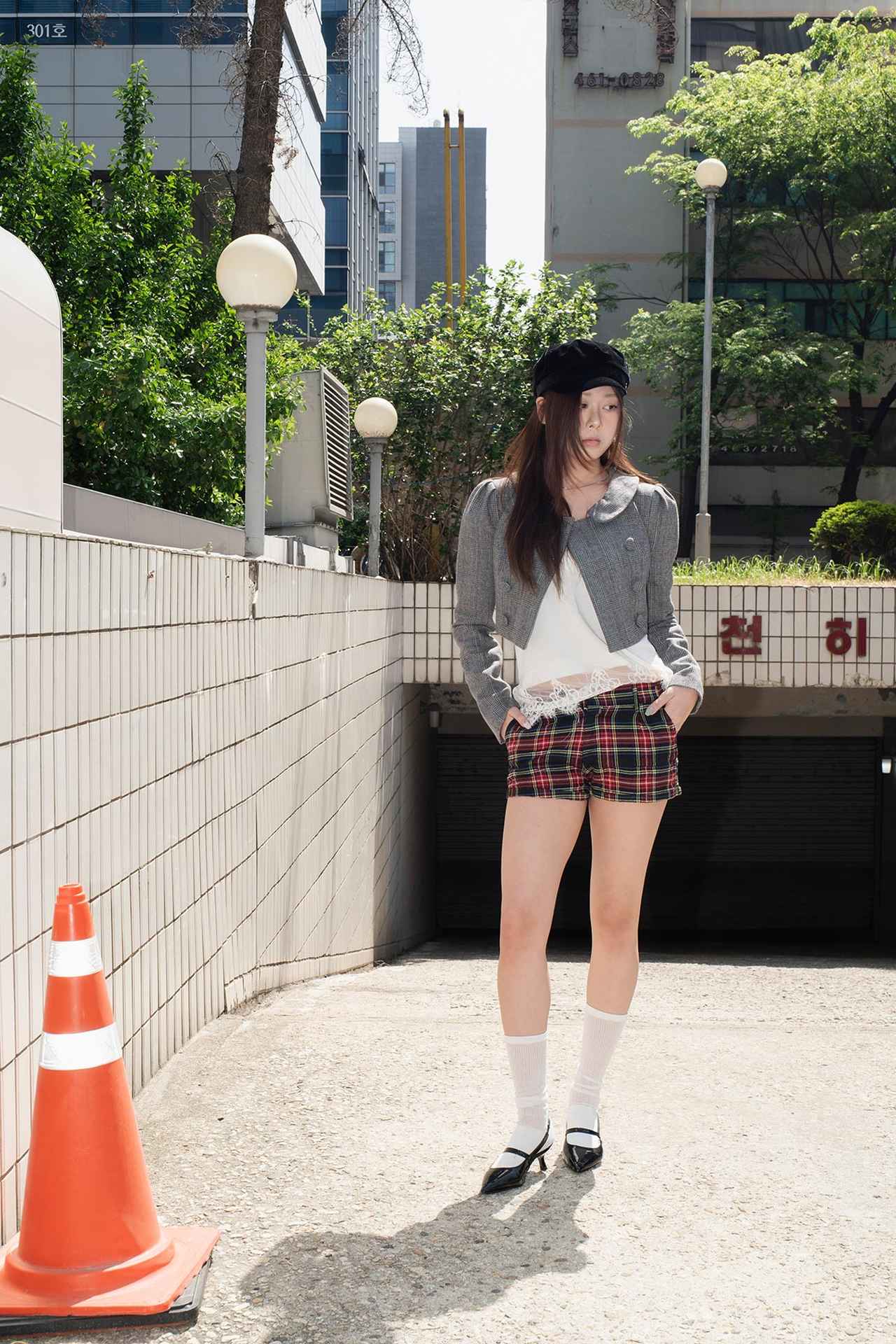 画像1: シックな配色に柄をプラス