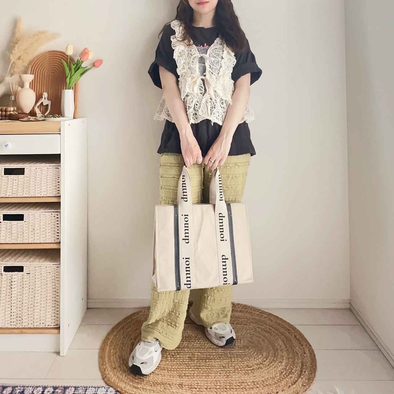 画像: ティアードベストを重ねてかわいさをプラス