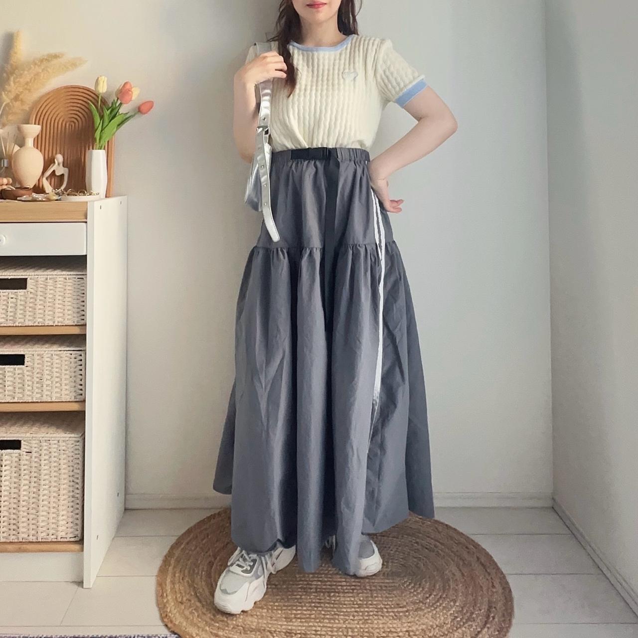 画像: ラインスカートで個性をプラス