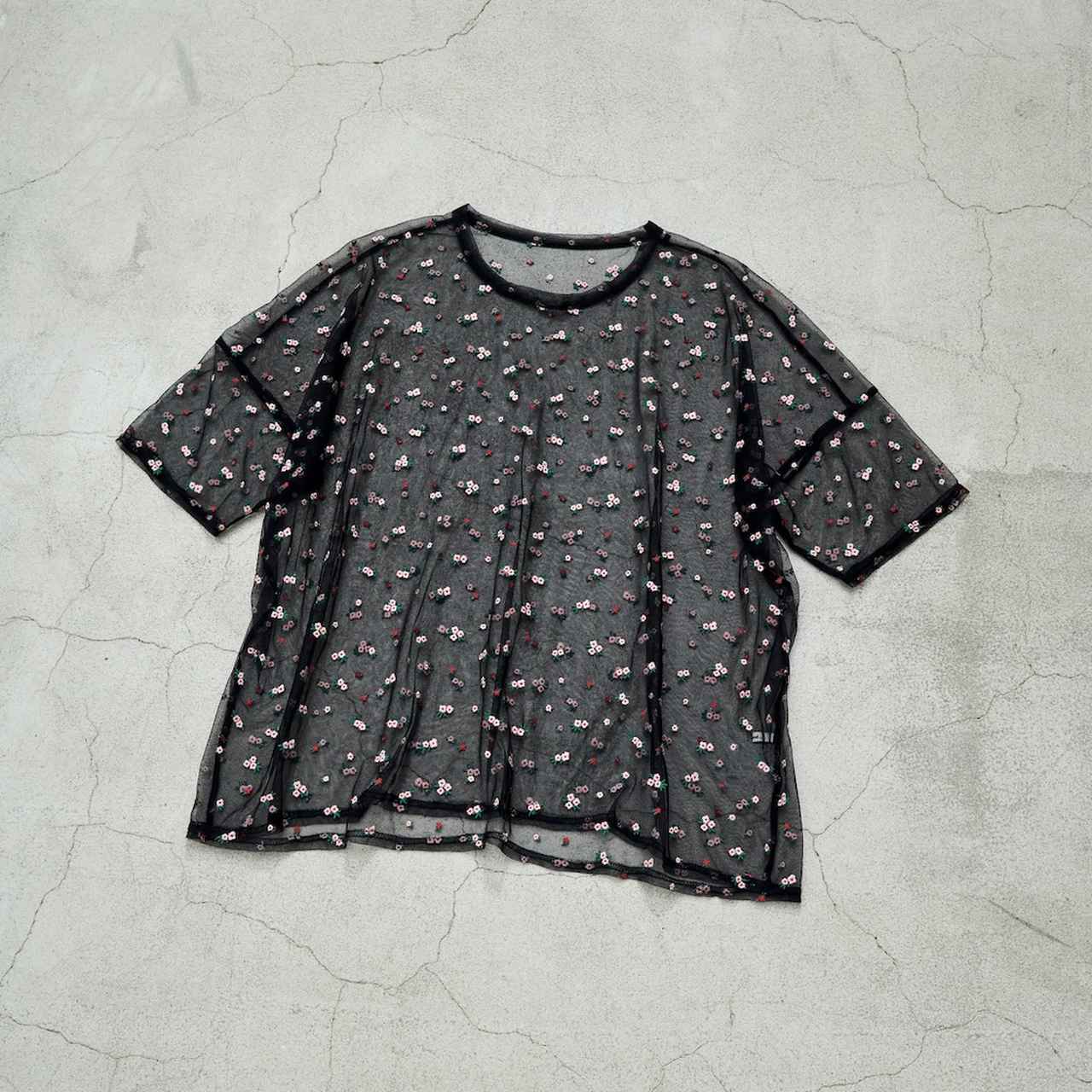 画像: チュール刺繍BIGプルオーバー（ブラック）¥4,500 出典：ニコアンド