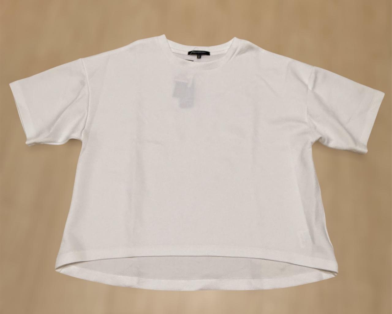 画像: 白のTシャツ