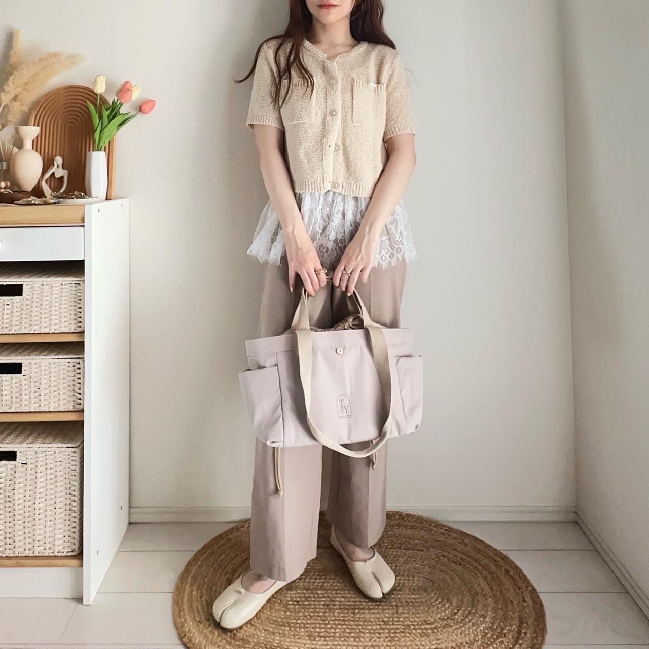 画像: 淡色コーデのアクセントに