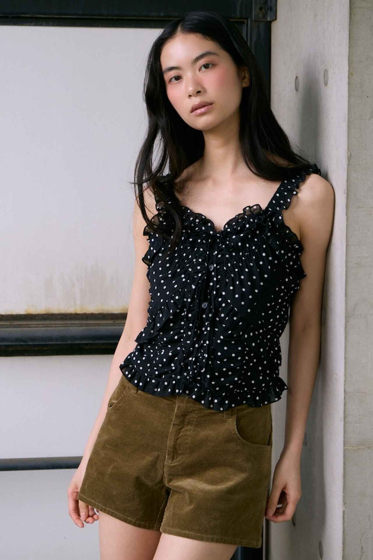 画像: 【LIMITED ITEM】SHEER SQUEEZE CAMI トップス(マルチ)¥9,900(スライ) 出典:スライ