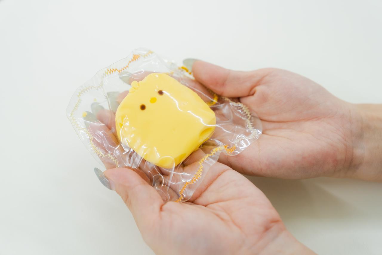 画像1: スクイーズに日傘、スカーフ。休日は「自分に集中する癒しの時間」