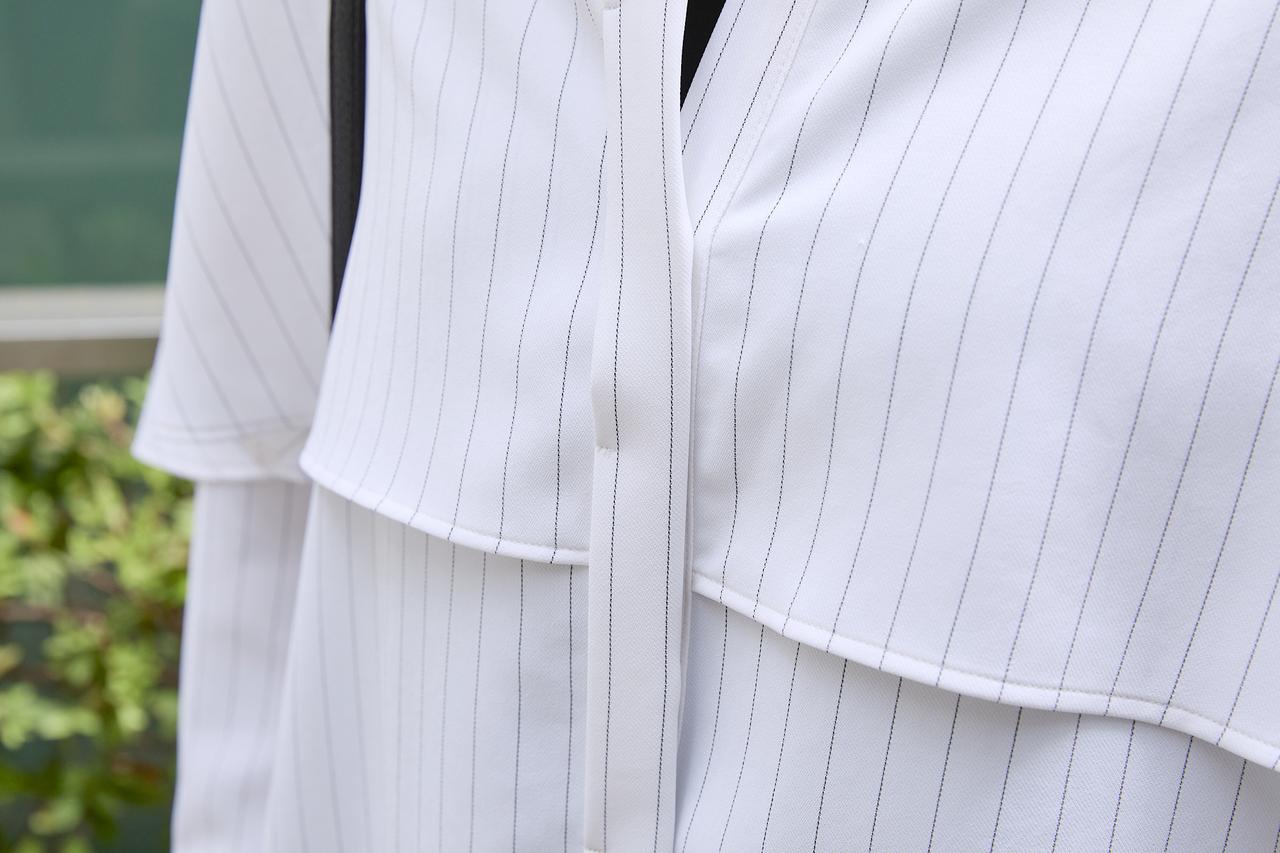 画像2: 印象ブラウスに秋素材をオン。季節をひと足先取り