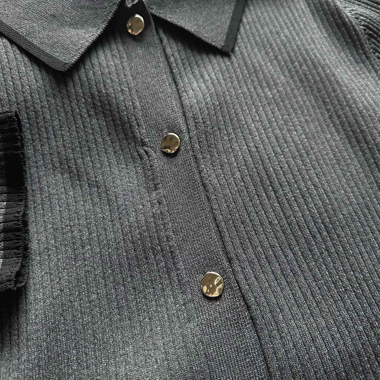 画像: ニュアンスボタンがアクセント